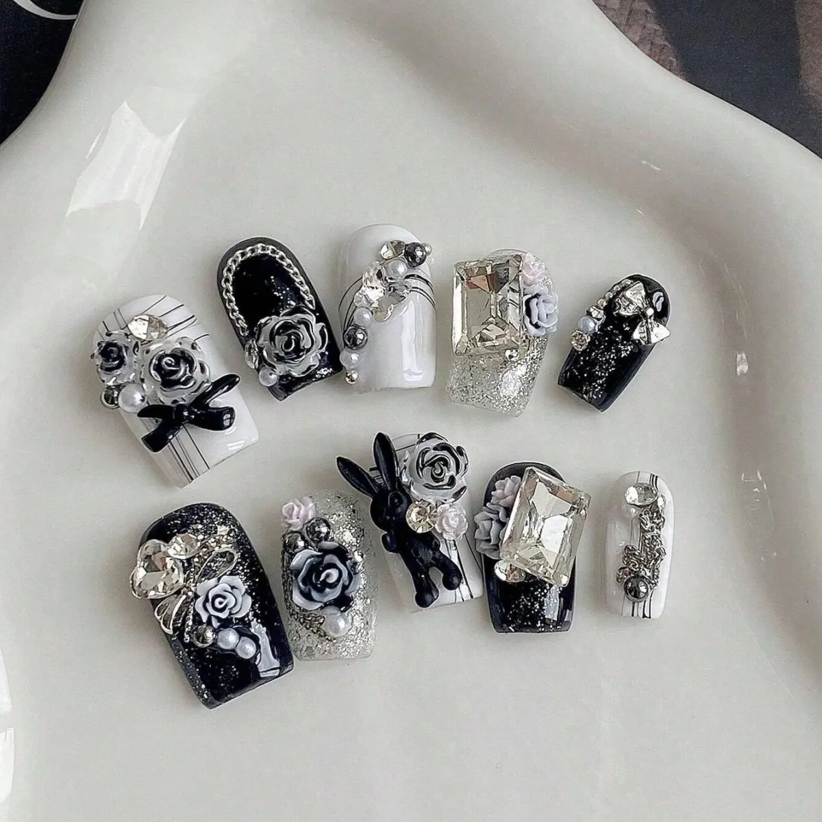 Faux ongles courts carrés à motif floral