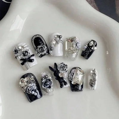 Faux ongles courts carrés à motif floral