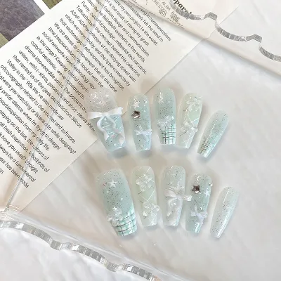 Faux ongles forme cercueil avec nœud – image 2