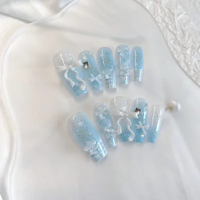 Faux ongles forme cercueil avec nœud – image 3