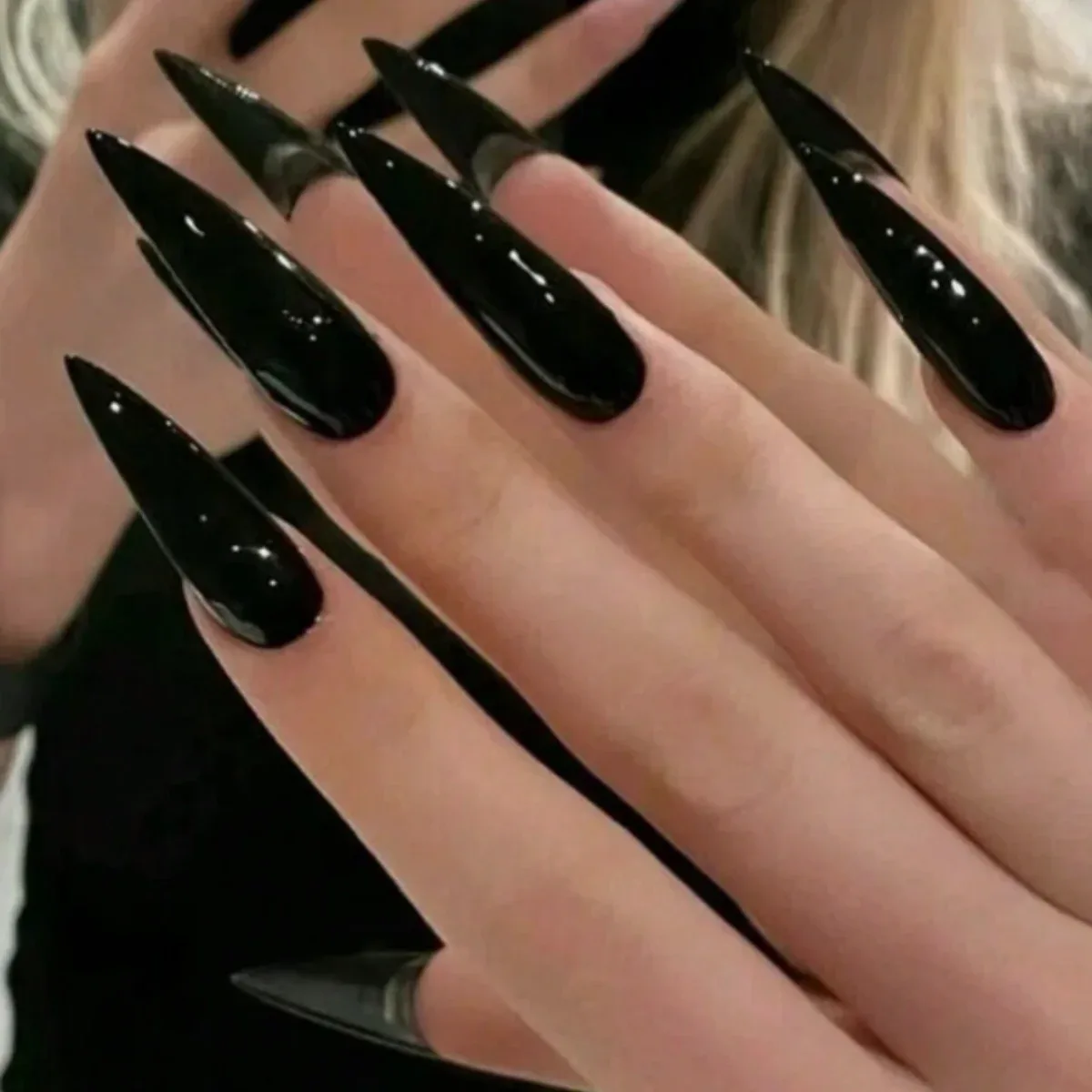 Faux ongles stiletto noirs extra longs